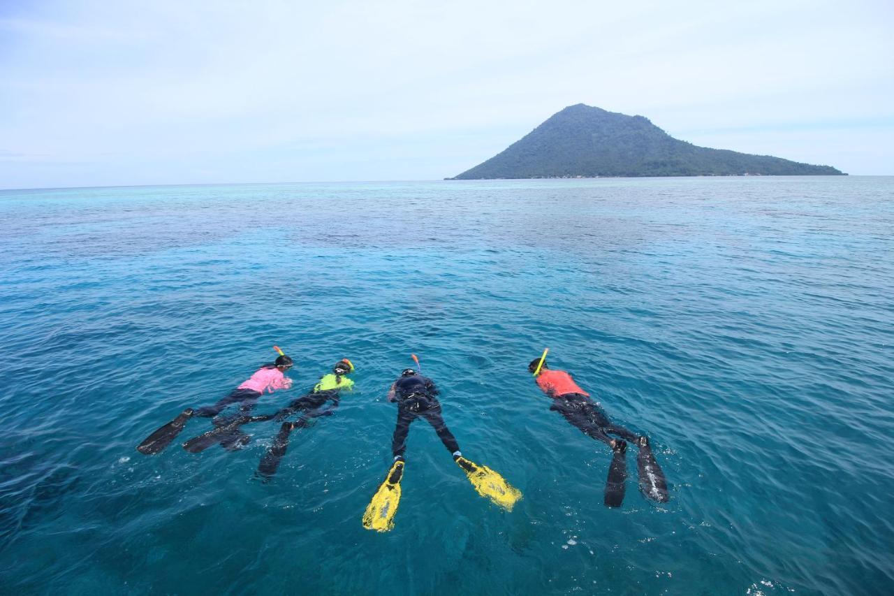 Murex Dive Resort Manado Buitenkant foto