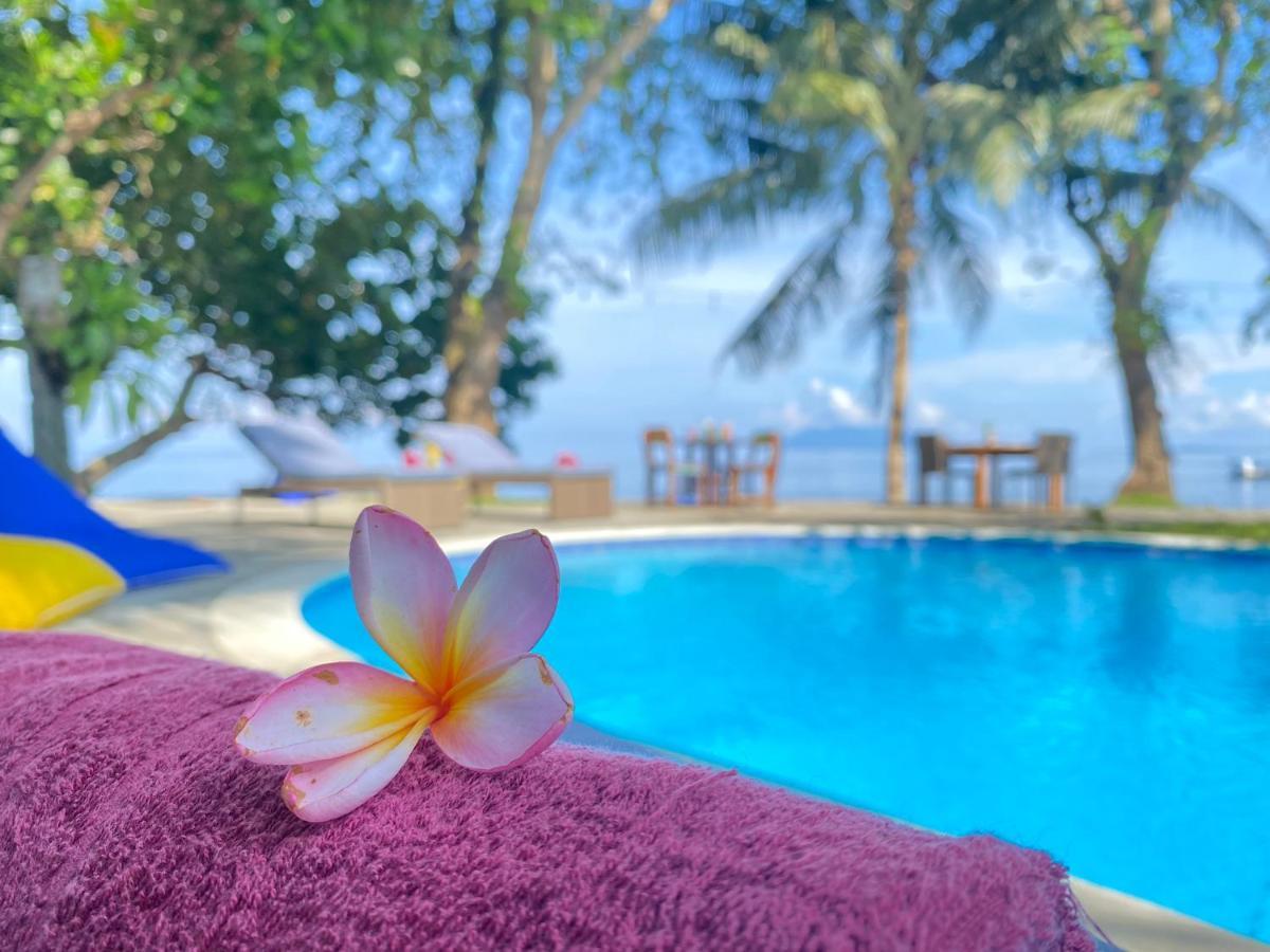 Murex Dive Resort Manado Buitenkant foto