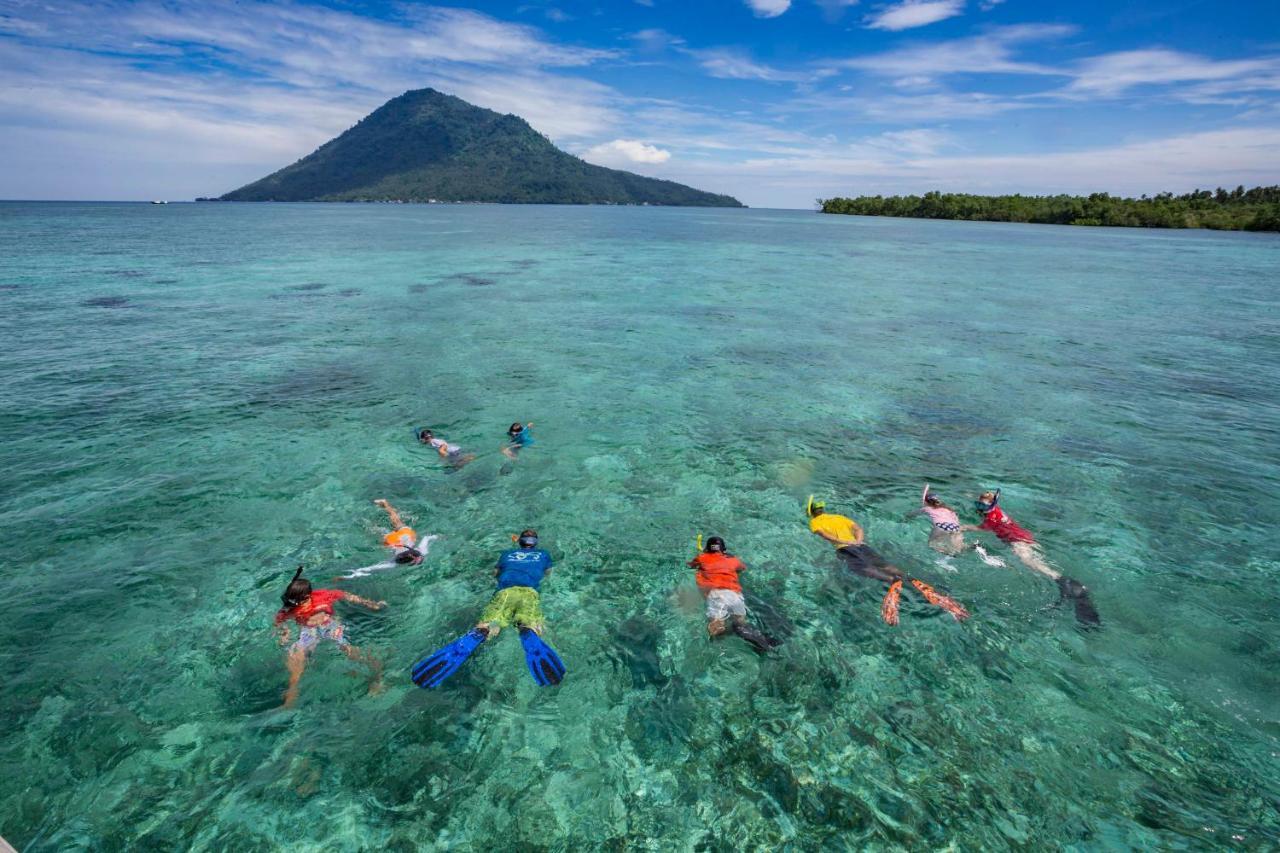 Murex Dive Resort Manado Buitenkant foto